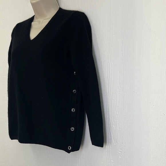 Nordstrom Collection - 100 % Cashmere Black V Neck Buttons Side Sweater SZ XS - Picture 6 of 11